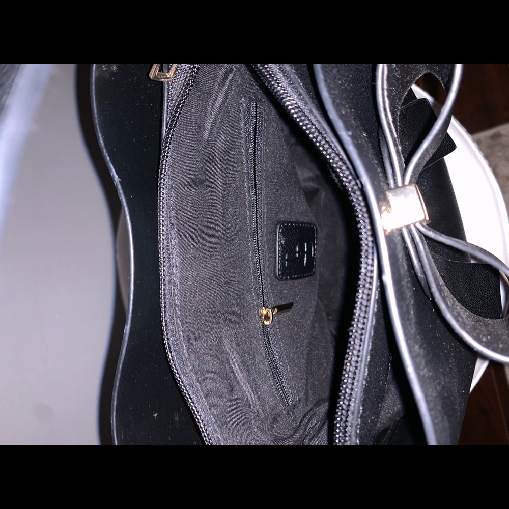Simple Black Purse - Picture 7 of 8